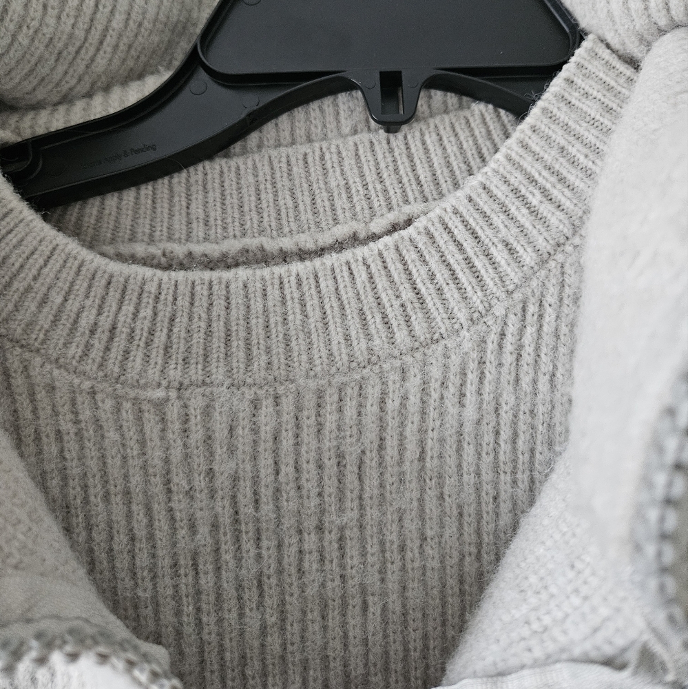 Grey Wool Sweater with rhinestones - size small - Picture 9 of 14
